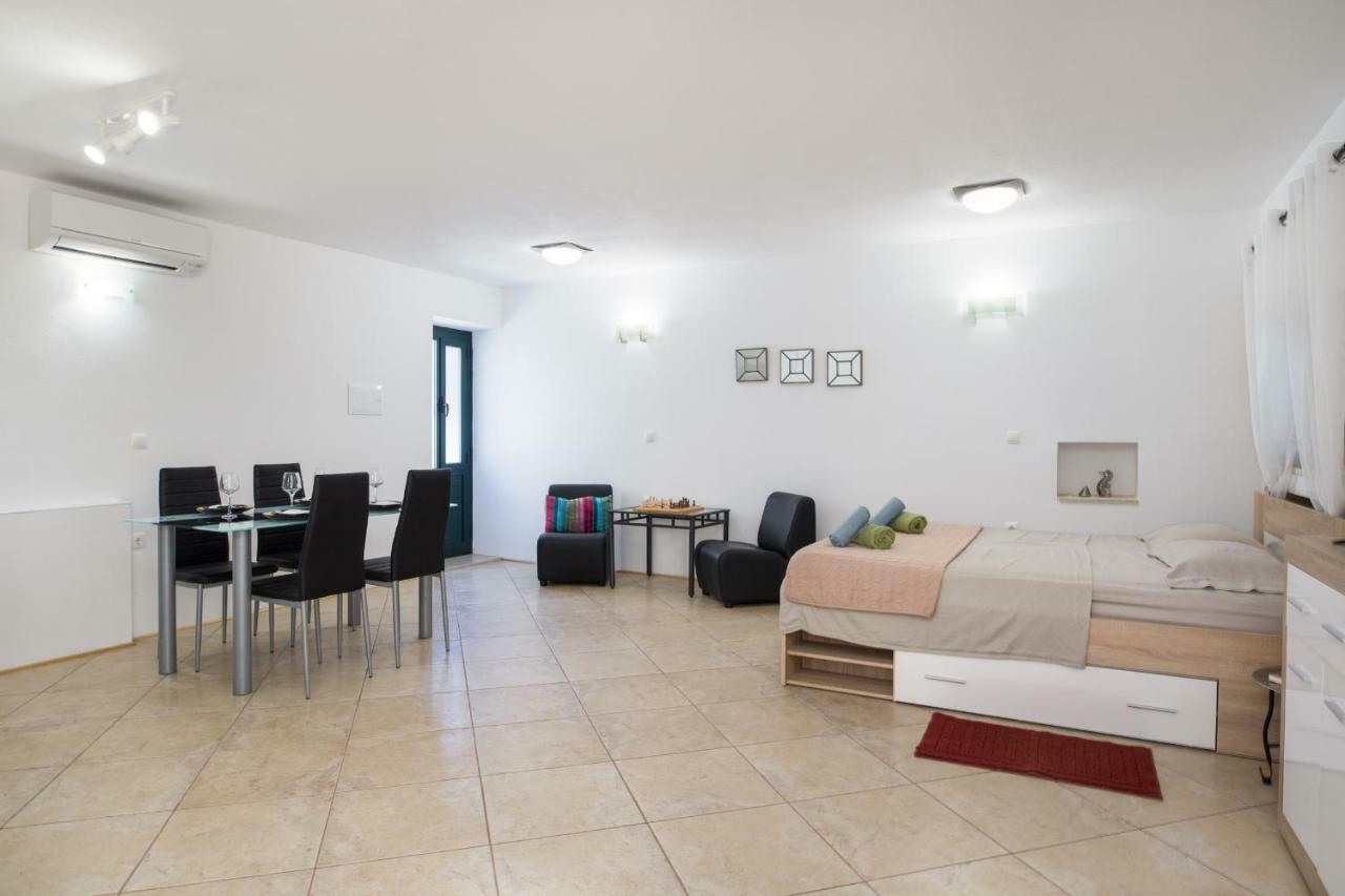 Ana Apartments Blace Luaran gambar