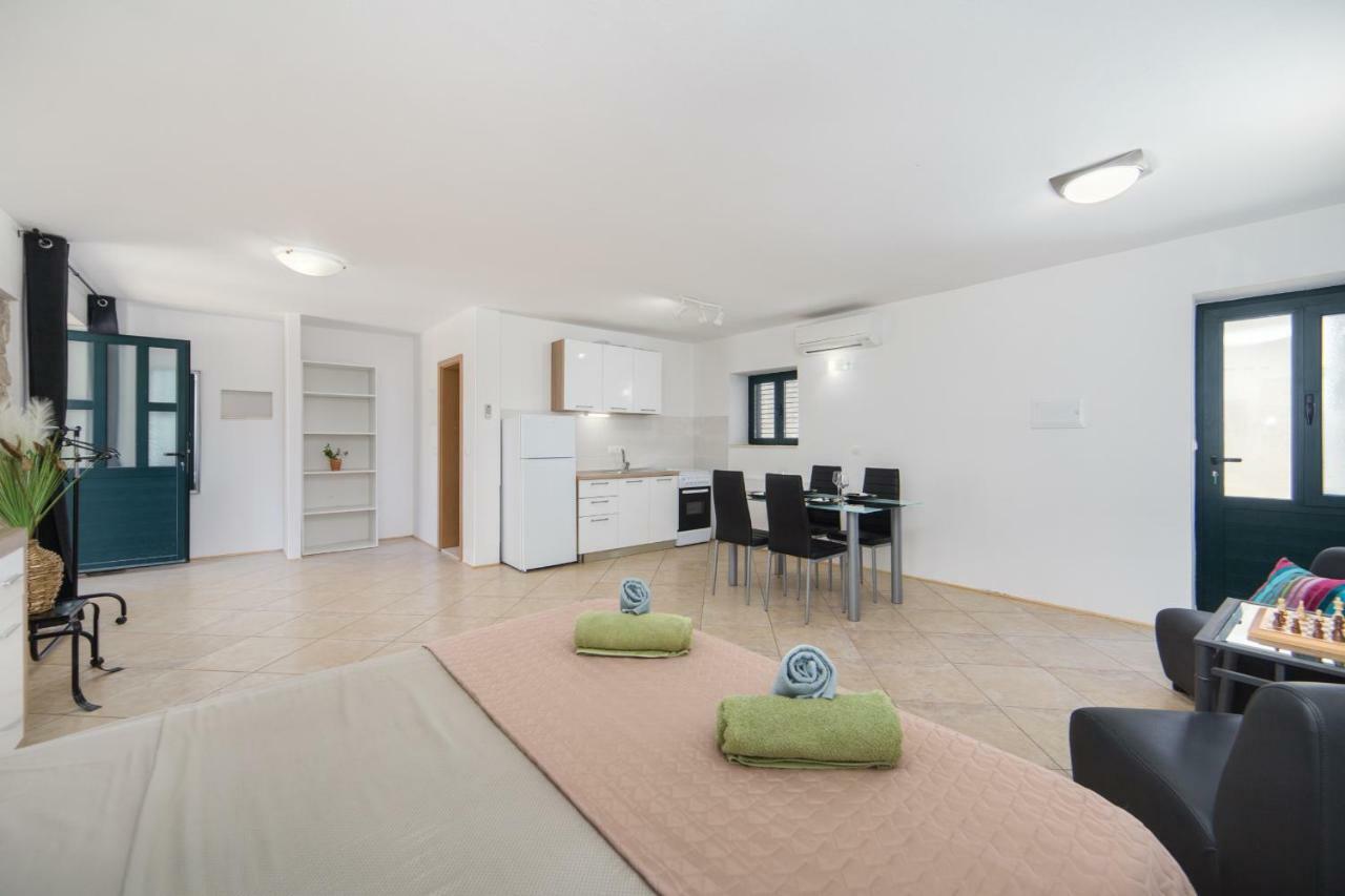 Ana Apartments Blace Luaran gambar