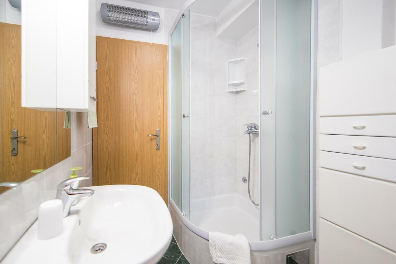 Ana Apartments Blace Luaran gambar