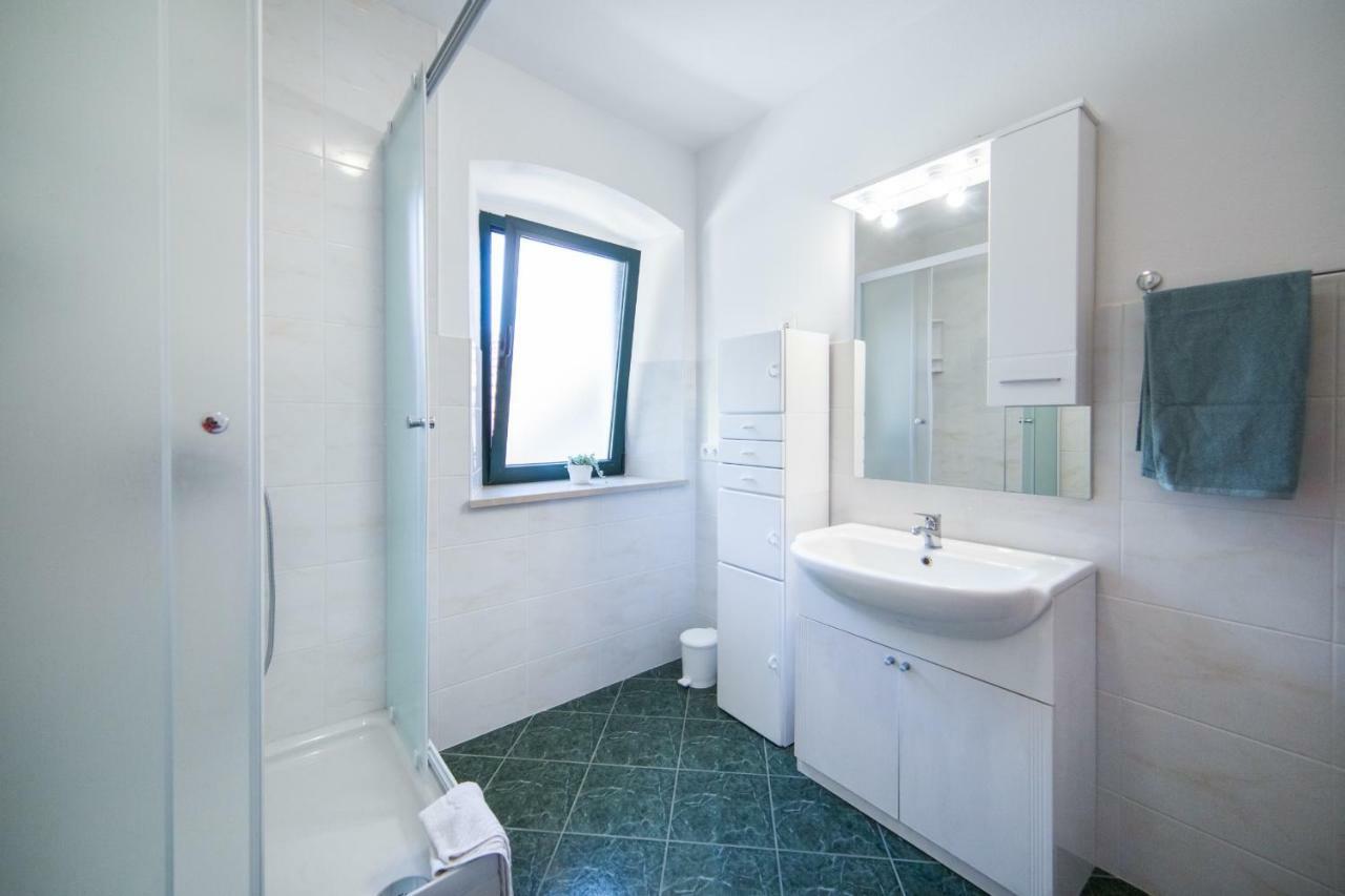 Ana Apartments Blace Luaran gambar